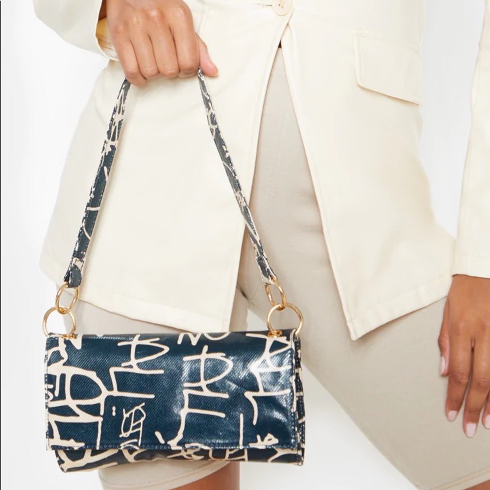 PrettyLittleThing Script Print Shoulder Bag/Purse - Picture 3 of 5